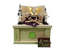 久月 松に月二曲屏風 収納貫前兜飾り