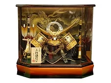 一甲作　アクリル六角ケース入り　双龍吹返し　上杉謙信公兜飾り